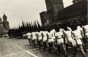 Aleksandr Michajlovič Rodčenko, Attribuito a - lotto formato da due scatti fotografici Senza titolo