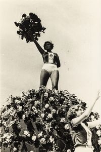 Aleksandr Michajlovič Rodčenko, Attribuito a : lotto formato da due scatti fotografici Senza titolo  - Asta Fotografia - Associazione Nazionale - Case d'Asta italiane