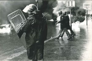 Tano D’Amico - Senza titolo (Scontri dopo la morte di Mario Salvi)