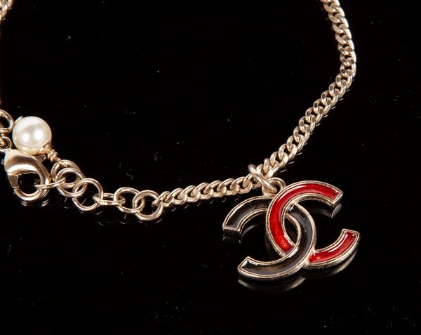 CHANEL - BRACCIALE CON LOGO  - Asta Asta a Tempo - Luxury Fashion - Associazione Nazionale - Case d'Asta italiane