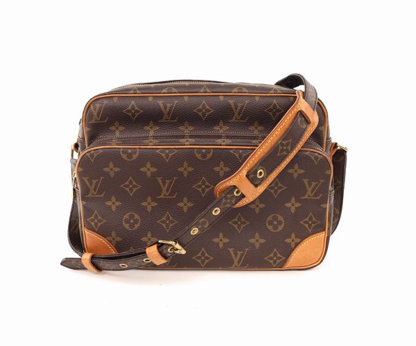 Louis Vuitton, Nil 28  - Asta Asta a Tempo - Luxury Fashion - Associazione Nazionale - Case d'Asta italiane