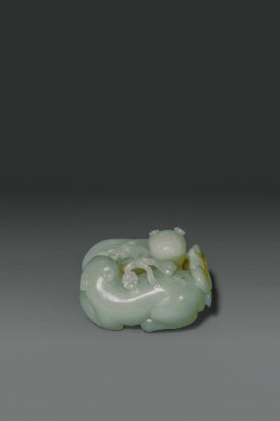 SCULTURA : Gruppo scolpito in giada celadon rappresentante felini accovacciati  Cina  dinastia Qing  XIX sec cm 5x4  - Asta Asta di Arte Orientale - Associazione Nazionale - Case d'Asta italiane