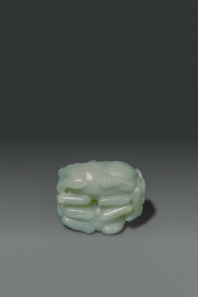 SCULTURA : Gruppo scolpito in giada celadon rappresentante felini accovacciati  Cina  dinastia Qing  XIX sec cm 5x4  - Asta Asta di Arte Orientale - Associazione Nazionale - Case d'Asta italiane