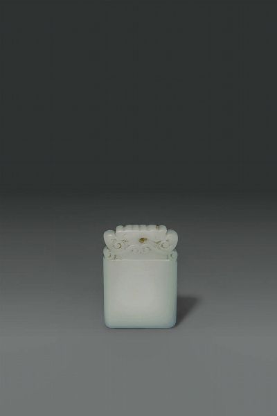 PLACCHETTA : Placchetta squadrata in giada bianca  Cina  fine dinastia Qing  XX secolo H cm 4 5x3  - Asta Asta di Arte Orientale - Associazione Nazionale - Case d'Asta italiane