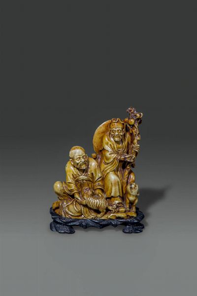 SCULTURA : Gruppo in saponaria raffigurante monaci con animali  Cina  dinastia Qing   XIX sec H cm 14 5x11 5  - Asta Asta di Arte Orientale - Associazione Nazionale - Case d'Asta italiane