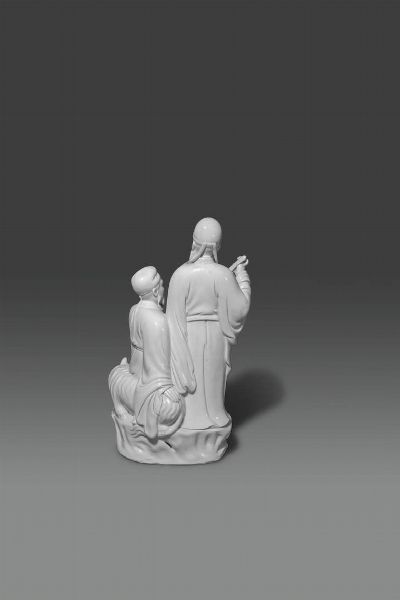 COPPIA DI DIGNITARI : Coppia di dignitari blanc de chine  Cina  Repubblica XX sec H cm 27x14 5  - Asta Asta di Arte Orientale - Associazione Nazionale - Case d'Asta italiane