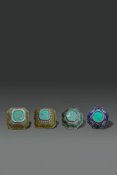 LOTTO DI  QUATTRO CIOTOLE : Lotto di quattro ciotole in porcellana Famiglia Rosa  Cina  dinastia Qing  XIX sec H cm 5 Diam cm 12  - Asta Asta di Arte Orientale - Associazione Nazionale - Case d'Asta italiane