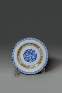 PIATTO - Piatto in porcellana cinese del XVIII sec  con decoro Kan Sou di Puifocart  realizzato in Francia dalla manifattura  [..]