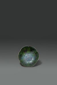 CIOTOLA : Ciotola in vetro con anima in rame con decori floreali  Cina  dinastia Qing  XIX secolo. H cm 7 5x16 5  - Asta Asta di Arte Orientale - Associazione Nazionale - Case d'Asta italiane