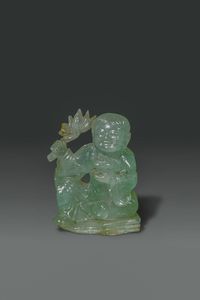 SCULTURA - Scultura di ragazzo seduto in giada  Cina  dinastia Qing  XIX sec H cm 11x8