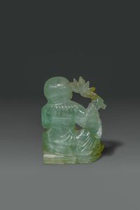 SCULTURA : Scultura di ragazzo seduto in giada  Cina  dinastia Qing  XIX sec H cm 11x8  - Asta Asta di Arte Orientale - Associazione Nazionale - Case d'Asta italiane