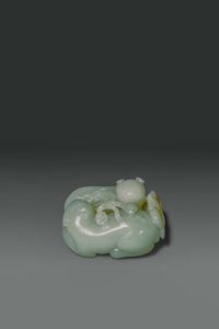 SCULTURA : Gruppo scolpito in giada celadon rappresentante felini accovacciati  Cina  dinastia Qing  XIX sec cm 5x4  - Asta Asta di Arte Orientale - Associazione Nazionale - Case d'Asta italiane