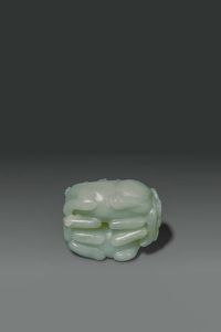 SCULTURA : Gruppo scolpito in giada celadon rappresentante felini accovacciati  Cina  dinastia Qing  XIX sec cm 5x4  - Asta Asta di Arte Orientale - Associazione Nazionale - Case d'Asta italiane