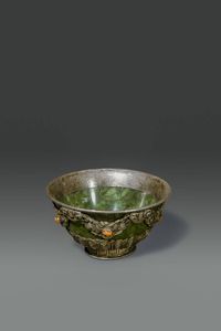 CIOTOLA - Ciotola in giada spinacio con inserti in argento  Tibet  XVIII sec H cm 5 5 Diam cm 10