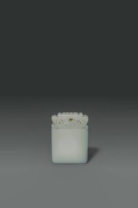 PLACCHETTA - Placchetta squadrata in giada bianca  Cina  fine dinastia Qing  XX secolo H cm 4 5x3