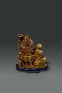 SCULTURA : Gruppo in saponaria raffigurante monaci con animali  Cina  dinastia Qing   XIX sec H cm 14 5x11 5  - Asta Asta di Arte Orientale - Associazione Nazionale - Case d'Asta italiane