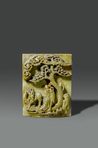 PLACCA - Placca scolpita in saponaria con figura di Shoulao entro paesaggio  Cina  dinastia Qing  epoca Jiaqing (1796-1820)  [..]