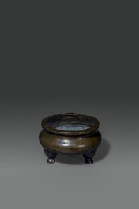 CENSER - Censer in bronzo  Cina  dinastia Qing  XVIII sec H cm 10 5 Diam cm 17 5