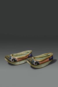 CALZATURE - Calzature tradizionali femminili in tessuto ricamato  Cina  dinastia Qing  XIX sec cm 7 5x23