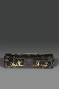 SCATOLA - Scatola in legno laccato dipinta in oro zecchino  Cina  Repubblica  XX sec cm 18x65x20