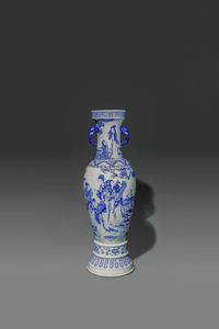 VASO - Vaso in porcellana bianco e blu dipinto con Guanyin e manici a rilievo a forma di elefanti  Cina  dinastia Qing  [..]