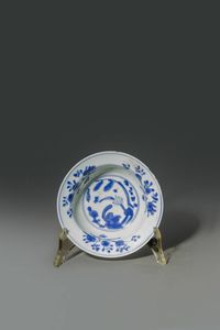 CIOTOLA - Ciotola in porcellana bianco e blu  Cina  dinastia Qing   XIX sec Diam cm 15 H cm 4 5