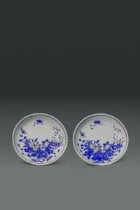 COPPIA DI PICCOLI PIATTI - Coppia di piccoli piatti in porcellana bianca e blu