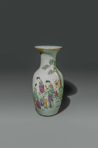 VASO IN PORCELLANA - Vaso in porcellana Famiglia Rosa decorato con scene di vita quotidiana e iscrizioni  Cina  dinastia Qing  XIX  [..]