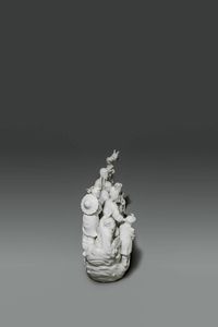 SCULTURA : Gruppo in porcellana blanc de chine raffigurante scena di vita comune con personaggi  Cina  Repubblica  XX sec H cm 29x28  - Asta Asta di Arte Orientale - Associazione Nazionale - Case d'Asta italiane