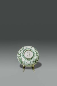 CIOTOLA - Ciotola in porcellana Famiglia Verde con figure di draghi tra le nuvole  Cina  dinastia Qing  epoca Guangxu (1875-1908)  [..]