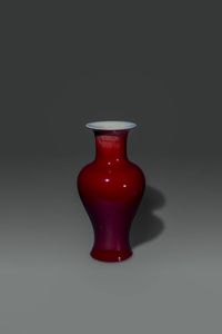 VASO : Vaso in porcellana sangue di bue  Cina  XX sec H cm 40x19  - Asta Asta di Arte Orientale - Associazione Nazionale - Case d'Asta italiane