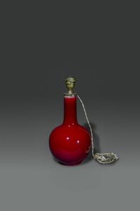 VASO - Vaso in porcellana sangue di bue  Cina Repubblica XX sec H cm 32x20cm