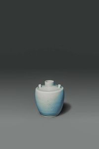 VASO : Vaso in porcellana celadon  Cina  dinastia Ming  XVII sec H cm 10 5x9 5  - Asta Asta di Arte Orientale - Associazione Nazionale - Case d'Asta italiane