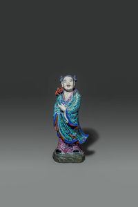 FIGURA DI RAGAZZO - Figura di ragazzo in porcellana policroma  Cina  Repubblica  XX secolo. h cm 30x11