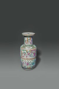 VASO - Vaso in porcellana Canton  Cina  dinastia Qing  XIX  H cm 35 Diam cm 17