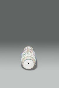 VASO : Vaso in porcellana Canton  Cina  dinastia Qing  XIX  H cm 35 Diam cm 17  - Asta Asta di Arte Orientale - Associazione Nazionale - Case d'Asta italiane