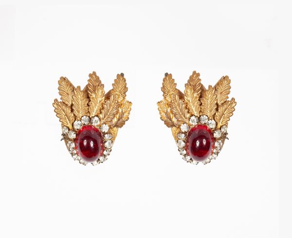 Orecchini a clip, foglie in metallo dorato e pietra rossa  - Asta Asta a Tempo a Libera Offerta - Bigiotteria Vintage - Associazione Nazionale - Case d'Asta italiane
