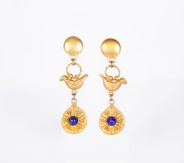 Coppia di orecchini in metallo dorato e pietre  - Asta Asta a Tempo a Libera Offerta - Bigiotteria Vintage - Associazione Nazionale - Case d'Asta italiane