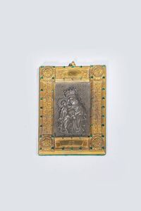 ICONA - 23x17 raffigurante la Madonna con Bambino su lastra metallica sbalzata e cesellata entro cornice in bronzo dorato  [..]