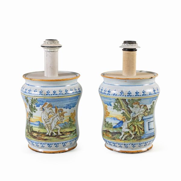 Coppia di albarelli in maiolica elettrificati  - Asta Dipinti Antichi, Arredi, Sculture e Oggetti d'Arte - Associazione Nazionale - Case d'Asta italiane