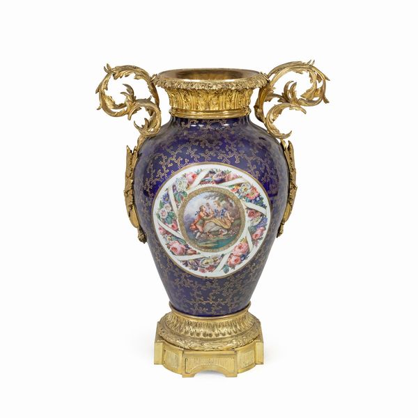 Grande vaso in porcellana policroma  - Asta Dipinti Antichi, Arredi, Sculture e Oggetti d'Arte - Associazione Nazionale - Case d'Asta italiane