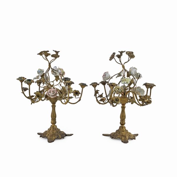 Coppia di candelabri in bronzo dorato e porcellana policroma  - Asta Dipinti Antichi, Arredi, Sculture e Oggetti d'Arte - Associazione Nazionale - Case d'Asta italiane