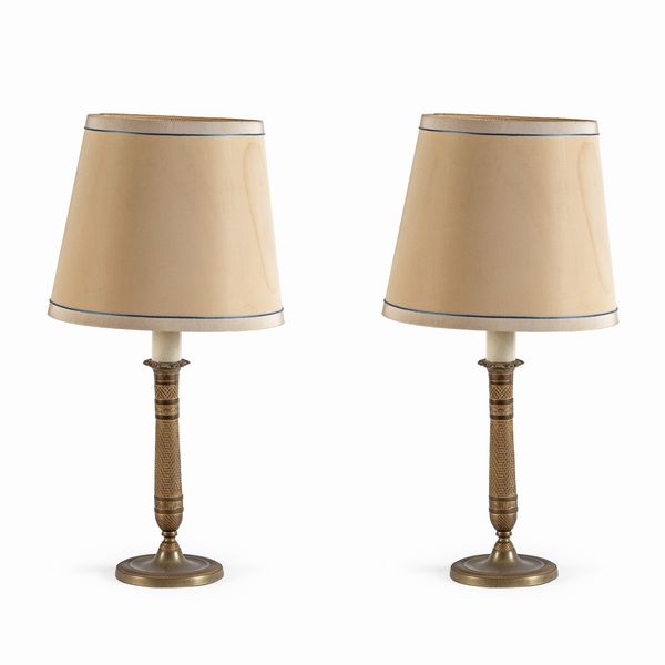 Coppia di candelieri elettrificati in bronzo dorato  - Asta Dipinti Antichi, Arredi, Sculture e Oggetti d'Arte - Associazione Nazionale - Case d'Asta italiane