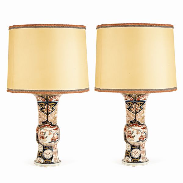 Coppia di vasi elettrificati in porcellana Imari  - Asta Dipinti Antichi, Arredi, Sculture e Oggetti d'Arte - Associazione Nazionale - Case d'Asta italiane