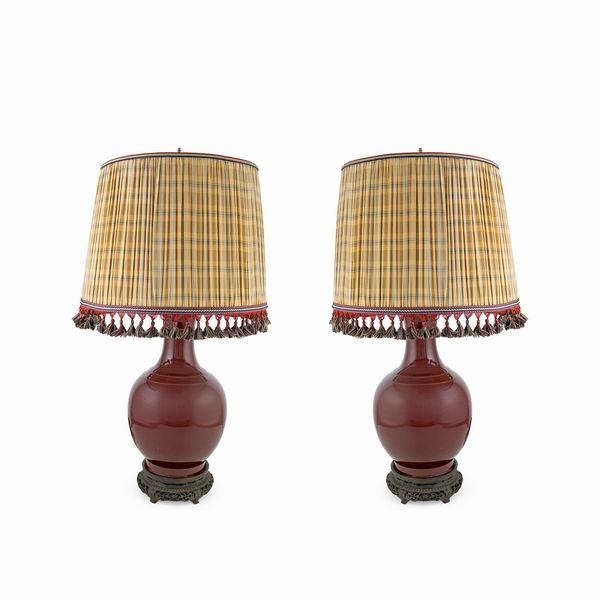 Coppia di vasi elettrificati in ceramica smaltata sangue di bue  - Asta Dipinti Antichi, Arredi, Sculture e Oggetti d'Arte - Associazione Nazionale - Case d'Asta italiane