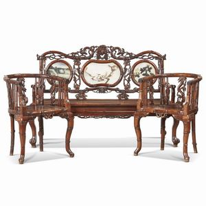 DIVANO E DUE POLTRONI, CINA, DINASTIA QING, SEC. XIX  - Asta Arte Orientale - Associazione Nazionale - Case d'Asta italiane