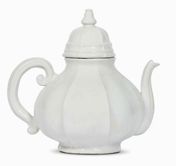 TEIERA, DOCCIA, MANIFATTURA GINORI, MET&Agrave; SECOLO XVIII  - Asta CERAMICA. MAIOLICHE E PORCELLANE DAL XVI AL XIX SECOLO - Associazione Nazionale - Case d'Asta italiane