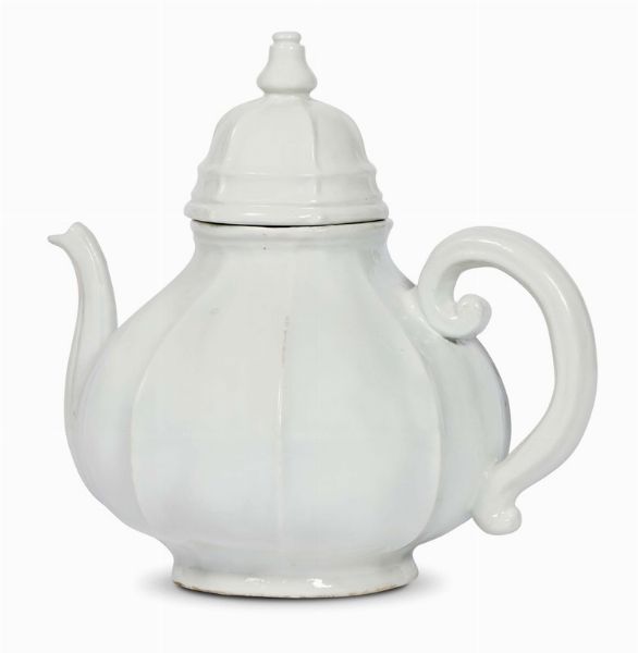 TEIERA, DOCCIA, MANIFATTURA GINORI, MET&Agrave; SECOLO XVIII  - Asta CERAMICA. MAIOLICHE E PORCELLANE DAL XVI AL XIX SECOLO - Associazione Nazionale - Case d'Asta italiane