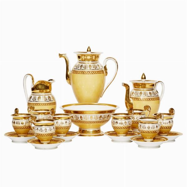 SERVIZIO DA CAFF&Egrave;, NAPOLI (?), INIZI SECOLO XIX  - Asta CERAMICA. MAIOLICHE E PORCELLANE DAL XVI AL XIX SECOLO - Associazione Nazionale - Case d'Asta italiane