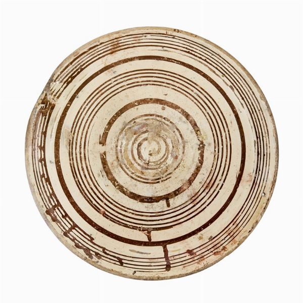 PIATTO, MANIS&Egrave;S?, SECONDA MET&Agrave; SECOLO XVI  - Asta CERAMICA. MAIOLICHE E PORCELLANE DAL XVI AL XIX SECOLO - Associazione Nazionale - Case d'Asta italiane